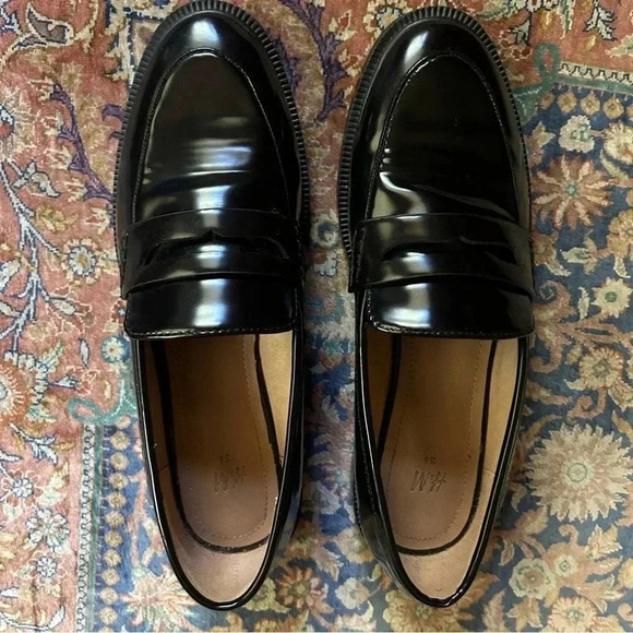 EUC barely worn Black leather patent loafers size EU 36 or US 5. Like new! - Picture 2 of 13